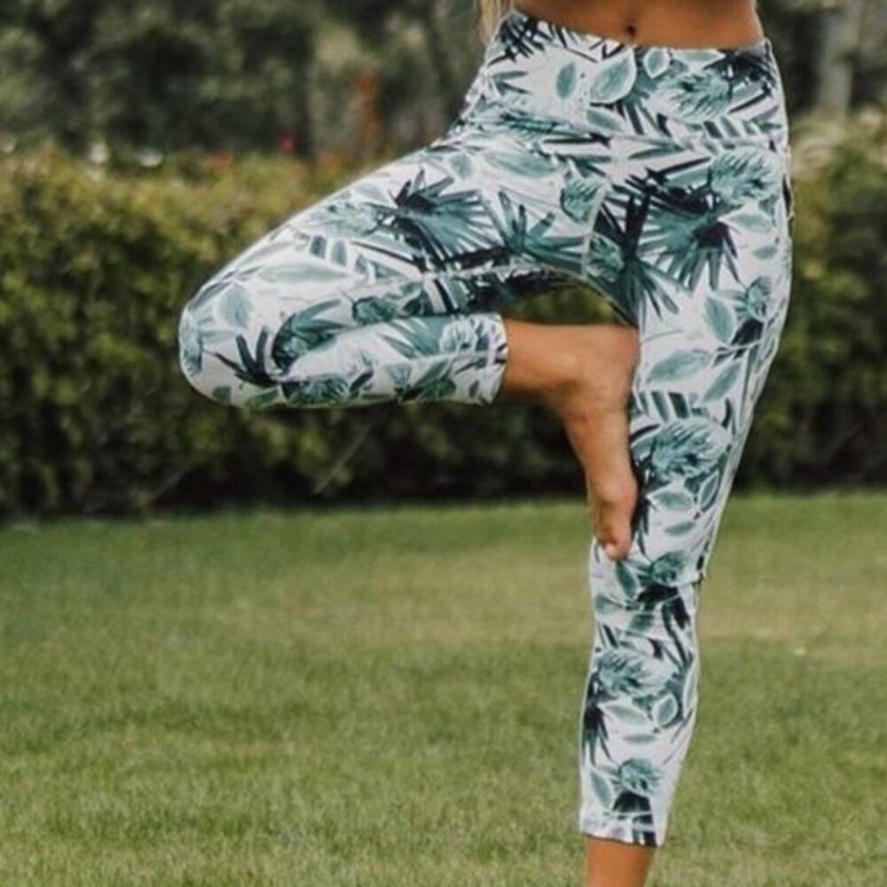 Senita Athletics Palm Print High Waisted Ava Capri Size Small